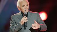 Le chanteur Charles Aznavour, le 12 janvier 2005 à Paris [Bertrand GUAY / AFP/Archives]