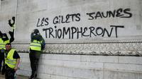 Graffiti sur un mur à Paris [Geoffroy VAN DER HASSELT / AFP]