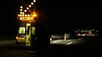L'autoroute A7 a été coupée dans les deux sens dans la Drôme dimanche matin après deux accidents impliquant un poids-lourd, un minibus, plusieurs véhicules légers et ayant fait au moins un mort et trois blessés dont un grave [PHILIPPE MERLE / AFP/Archives]