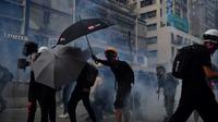 Heurts entre policiers et manifestants, le 24 août 2019 à Hong Kong [Lillian SUWANRUMPHA / AFP]