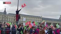 Les jeunes "anti-PMA pour toutes" présents en nombre à la marche