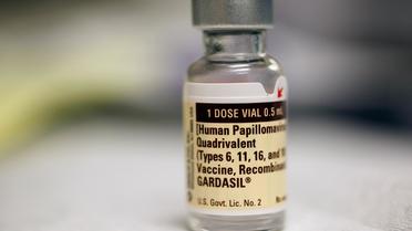 Un flacon contenant un vaccin contre le papillomavirus, responsable du cancer du col de l'utérus, en 2011 aux Etats-Unis [Joe Raedle / Getty Images/AFP/Archives]