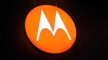 Motorola Mobility a présenté mercredi trois nouveaux téléphones multifonctions avec lesquels il espère concurrencer l'iPhone d'Apple et qui constituent ses premières annonces majeures de produits depuis son rachat par Google en mai.[GETTY IMAGES NORTH AMERICA]