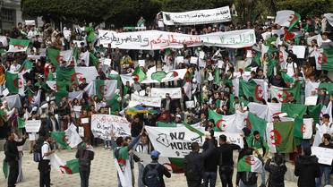 Manifestation d'étudiants algériens à Alger le 26 mars.