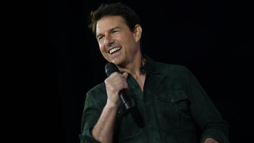 Tom Cruise a réussi rapidement à convaincre les studios Universal de se lancer dans la réalisation d'un film dans l'espace