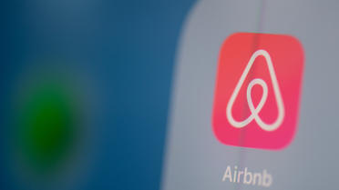 La législation européenne jugée trop laxiste par les métropoles touchées par les dérives d'Airbnb.