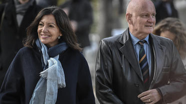 Anne Hidalgo, candidate non officielle encore à sa propre réélection, accompagnée par son adjoint chargé de la culture, Christophe Girard. 