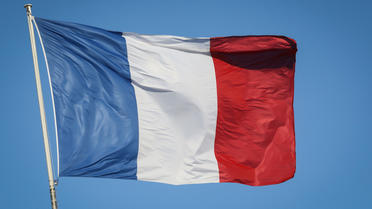 Détruire ou détériorer le drapeau français est puni par la loi.