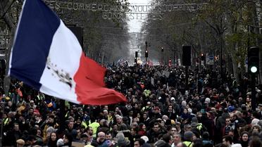 Selon le ministère de l'Intérieur, 615.000 personnes ont manifesté dans toute la France mardi 17 décembre contre la réforme des retraites, mouvement qui dure désormais depuis 14 jours. 