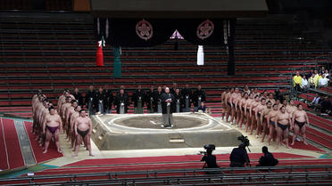 Le lutteur de sumo faisait partie de l’écurie Takadagawa, dont 6 membres ont été détectés positifs au virus.