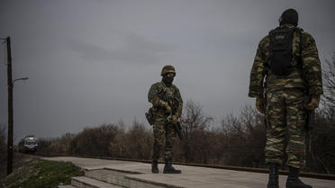 Des soldats grecs à la frontière avec la Turquie