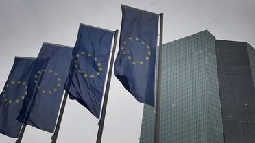 Le drapeau européen, devant la Banque centrale européenne, le 12 mars.