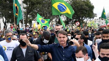 Le président brésilien continue sa critique du confinement