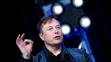 Elon Musk est le fondateur de Neuralink, une société qui veut commercialiser des implants cérébraux pour aider l'être humain à communiquer avec des machines.