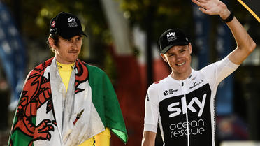 Geraint Thomas (à gauche) et Christopher Froome, en 2018, sur le podium du Tour de France.
