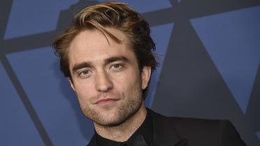 Robert Pattinson succède à George Clooney, Christian Bale ou encore Ben Affleck dans le rôle du Chevalier noir. 
