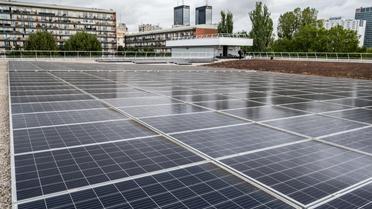 6.000 m2 de panneaux solaires seront installés sur le toit de 15 bâtiments publics parisiens.