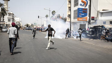 Des violents affrontements secouent le Sénégal suite à l'arrestation d'un député de l'opposition. 