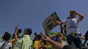 Des manifestants pro-Bolsonaro défilent pour la fête nationale. 