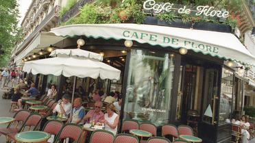 L'entrée du Café de Flore à Paris en 2002 [Maximilien Lamy / AFP/Archives]