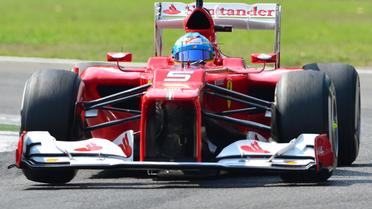 L'avance de Fernando Alonso en tête du Championnat de F1 est désormais de 37 points sur Hamilton, au lieu de 24 points sur Vettel avant Monza. "C'était un dimanche parfait", a-t-il résumé [AFP]