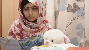 La jeune pakistanaise Malala Yousafzai dans sa chambre d'hôpital à Birmingham, le 7 novembre 2012 [ / Queen Elizabeth Hospital/AFP /Archives]
