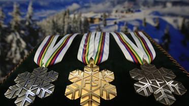 Les médailles qui seront distribuées lors des Mondiaux-2013 de ski alpin, du ( au 17 février à Schladming, en Autriche [ / AFP]