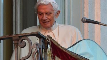 Le pape émérite Benoît XVI, le 28 février 2013 sur le balcon de la résidence de Castel Gandolfo, en Italie [Vincenzo Pinto / AFP/Archives]
