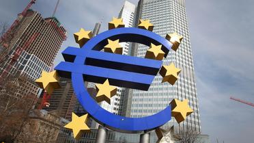 Le symbole de l'euro devant la BCE, à Francfort [Daniel Roland / AFP/Archives]