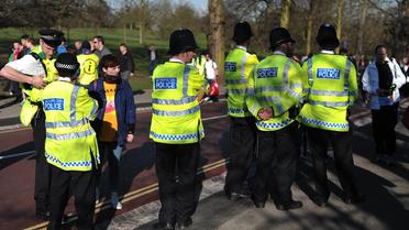 Des officiers de police en patrouille à Greenwich Park à l'occasion du marathon de Londres, le 21 avril 2013 [Carl Court / AFP]