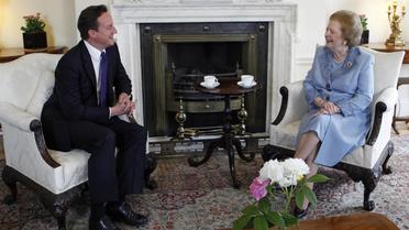 Le Premier minsitre britannique David Cameron reçoit Margaret Thatcher  au 10 Downing Street, à Londres, le 8 juin 2010 [Suzanne Plunkett / Pool/AFP/Archives]