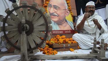 Portrait de Gandhi, à Amritsar en Inde, le 30 janvier 2013 [Narinder Nanu / AFP]
