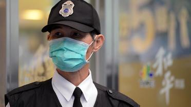 Un garde de sécurité posté à l'extérieur de l'hôpital Hoping de Taipei, le 6 avril 2013 [Sam Yeh / AFP/Archives]