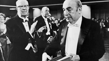 Le poète chilien Pablo Neruda reçoit son prix Nobel de littérature à Stockholm le 12 octobre 1971 [ / Scanpix/AFP/Archives]