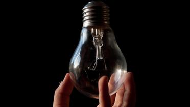 Une ampoule à filament [Martin Bernetti / AFP/Archives]