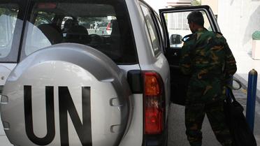 Un observateur des Nations Unies monte dans un véhicules, à Damas, en juin 2012 [Louai Beshara / AFP/Archives]