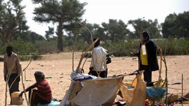 Des mineurs au Darfour-Nord après avoir fui leur mine d'or en raison de la guerre, en janvier 2013, au Soudan [Rania Abdulrahman / UNAMID/AFP/Archives]