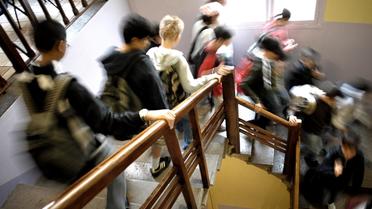 Des élèves dans l'escalier d'un collège [Jeff Pachoud / AFP/Archives]