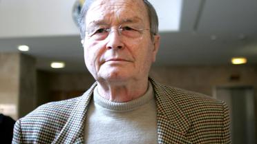 Maurice Agnelet, présumé accusé dans l'affaire de la disparition d'Agnès Le Roux, sort de la cour d'assises d'Aix-en-Provence le 11 octobre 2007 [Michel Gangne / AFP/Archives]