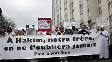 Manifestation le 15 janvier 2010 au Kremlin-Bicêtre en hommage à Hakim Maddi, tué une semaine plus tôt [Jacques Demarthon / AFP/Archives]