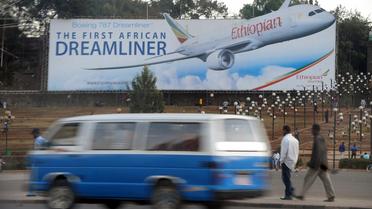 Affiche représentant un Boeing 787 "Dreamliner" de la compagnie Ethiopian Airlines le 27 janvier 2010 à Addis Abbeba [Simon Maina / AFP/Archives]