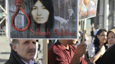 Manifestation de soutien à Sakineh Mohammadi Ashtiani condamnée à mort en 2006 pour complicité dans le meurtre de son mari et à la lapidation pour adultère, le 10 octobre 2010 à Paris [Etienne Laurent / AFP/Archives]