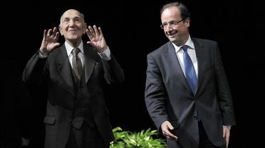 Stéphane Hessel (g) et François Hollande, le 19 janvier 2012 à Nantes [Patrick Kovarik / AFP/Archives]