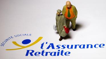 Des figurines représentant un couple de retraités sur le logo de l'Assurance Retraite [Joel Saget / AFP/Archives]