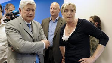 Bruno Gollnisch et Marine Le Pen, le 19 juin 2012 à Nanterre, près de Paris [Bertrand Guay / AFP/Archives]