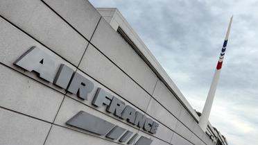 Air France reprenait de l'altitude vendredi après avoir obtenu un accord crucial des pilotes pour le plan de restructuration d'une compagnie qui aligne les pertes depuis quatre ans.[AFP]