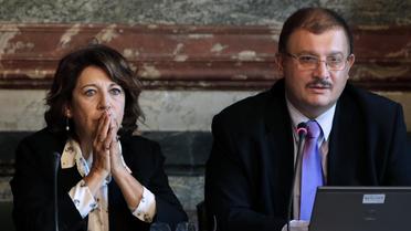 Le chercheur Gilles-Eric Séralini (d) et la députée européenne Corinne Lepage, le 30 septembre 2012 à Paris [Kenzo Tribouillard / AFP/Archives]