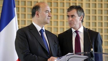 Le ministre du Budget Jérôme Cahuzac (d) et le ministre de l'Economie Pierre Moscovici, le 4 octobre 2012 à Paris [Kenzo Tribouillard / AFP]