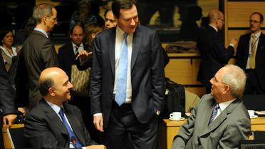 Le ministre britannique des Finances George Osborne entre ses homologues français Pierre Moscovici et allemand Wolfgang Schaeuble le 9 octobre 2012  à Luxembourg [John Thys / AFP/Archives]