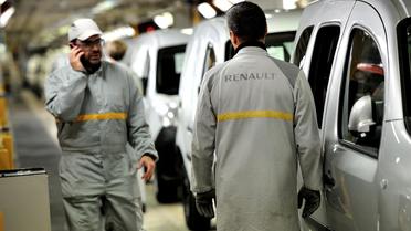 Des employés de Renault sur une chaîne de montage de l'usine de Maubeuge, le 8 octobre 2012 [Philippe Huguen / AFP/Archives]